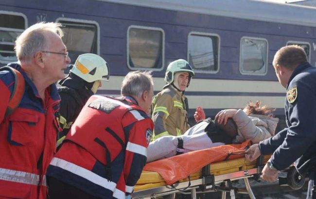 Russia strikes Dnipro train platform, kills two teenage girls in Chernihiv: Aftermath revealed