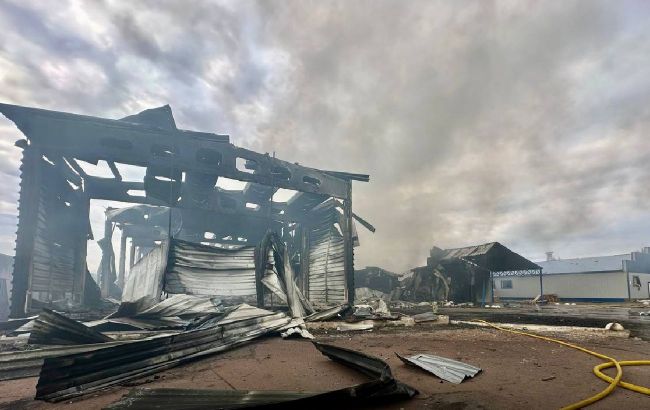 Russia targets village near Sumy with ten drones, destroying local enterprises (Photos)