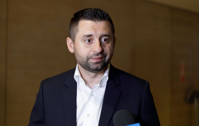 Ukraine ratifies minerals deal with US - What it means