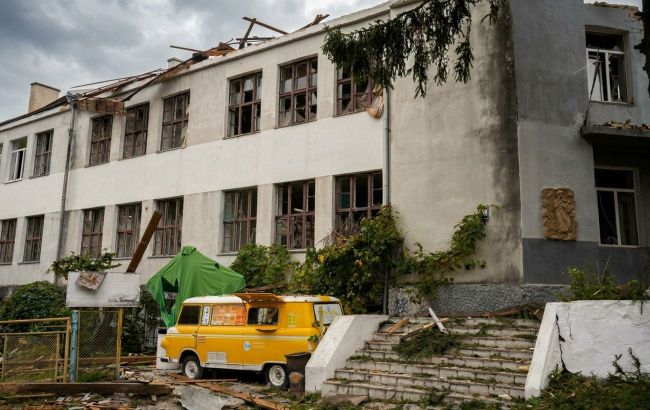 20 people injured in Russian drone strike on university in Rivne