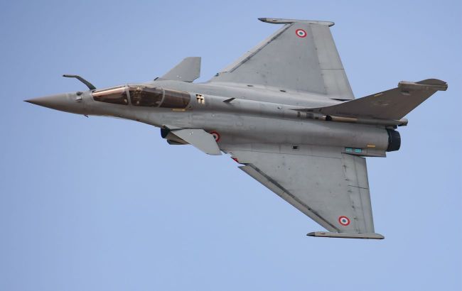 France launches airstrikes on Islamic State targets in Syria