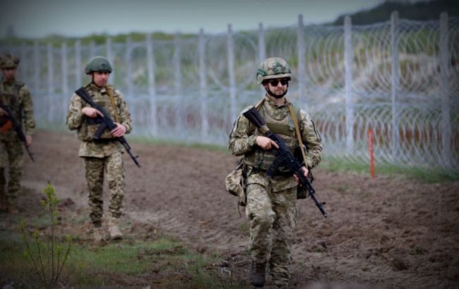 Ukraine turns Belarus border into fortified zone, readies to repel threats