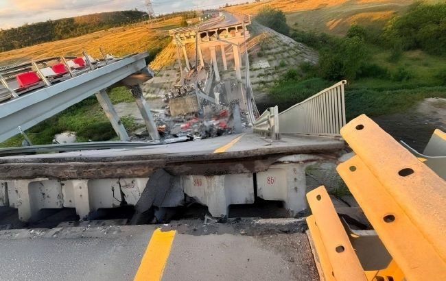 Key bridge linking Mariupol and Donetsk destroyed in occupied Ukraine