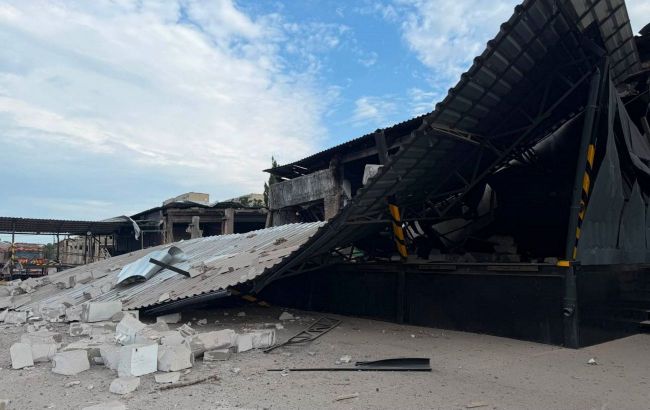 Russian airstrike destroys parcel delivery hub in Ukraine's Izium