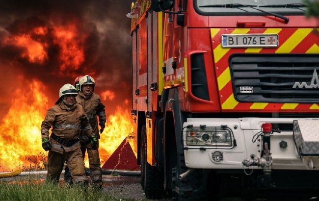 Massive attack on Kremenchuk: 40+ explosions, fires, and cluster bombs reported