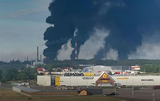 Ukraine strikes Russian oil refineries more than 1,300 kilometers away