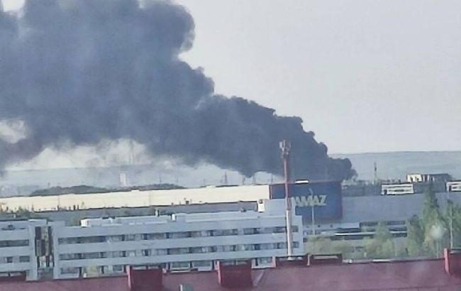 Powerful fire broke out near KamAZ plant in Russia