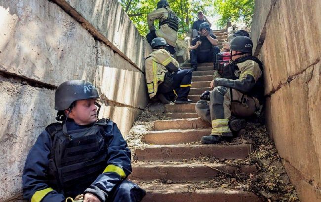 Kryvyi Rih hit hard: Fire rages, power knocked out after latest strike