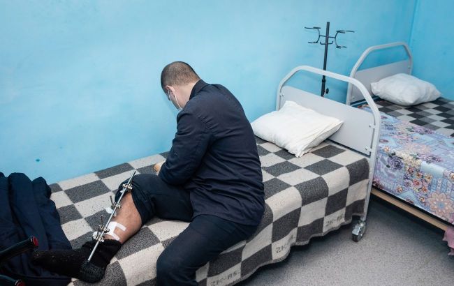 Ukraine initiates humanitarian POW swaps, handing over wounded directly from battlefield