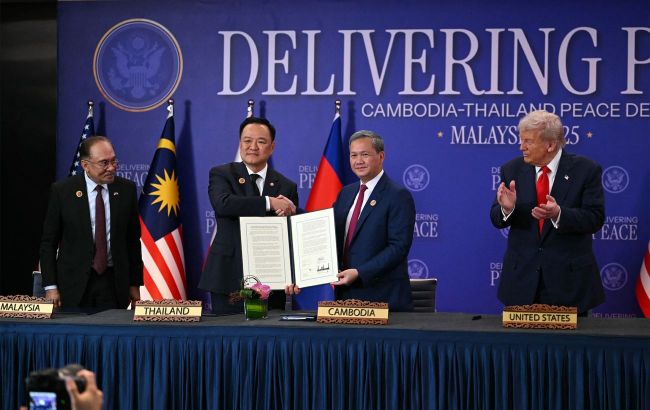 Thailand suspends peace deal with Cambodia