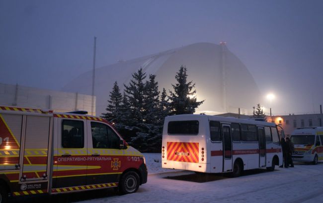 Fire rages at Chornobyl NPP after shelter hit: Is radiation risk looming?