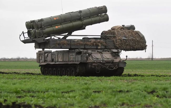 Ukrainian forces destroy Russian Buk-M3 missile system with ammo (video)