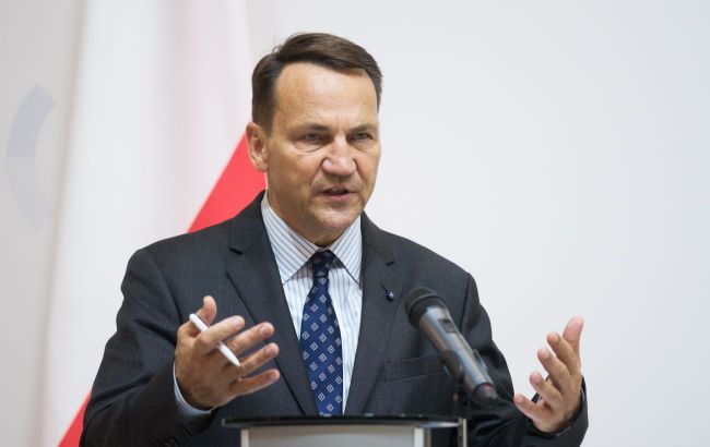Poland urges West to increase pressure on Putin to end war