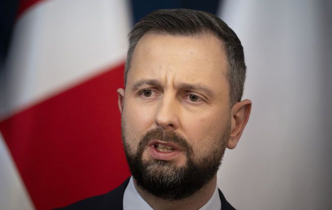 Polish defense minister outraged over UPA flags on equipment sent to Ukraine