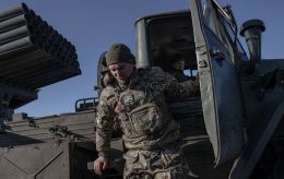 Battle for Ocheretyne near Avdiivka: Russian troops break through, Ukraine deploys reserves
