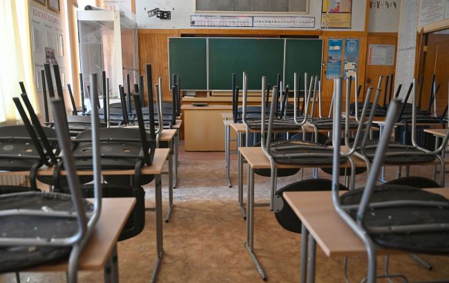 Teen opens fire in Lviv school with gun, police identified student (video)