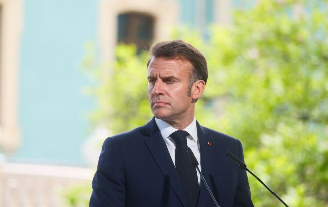 Macron backs Zelenskyy: No talks with Russia amid airstrikes
