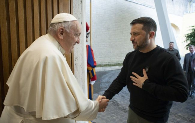 Zelenskyy met with Pope, gifted him painting of Bucha massacre