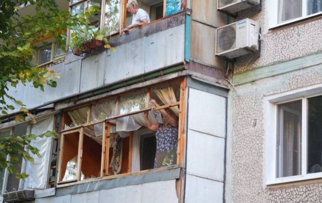 Zaporizhzhia struck by missiles, initial aftermath shown
