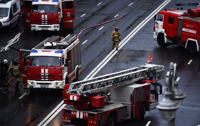 Fire breaks out at warehouse in Moscow suburbs: Photo, video