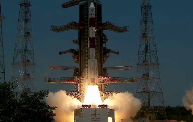 India launches its first mission to the sun: video