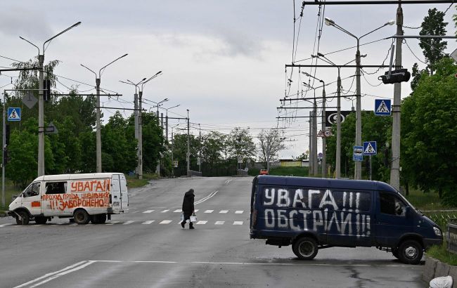 Russians strike Kharkiv with S-300 missiles, hit factory