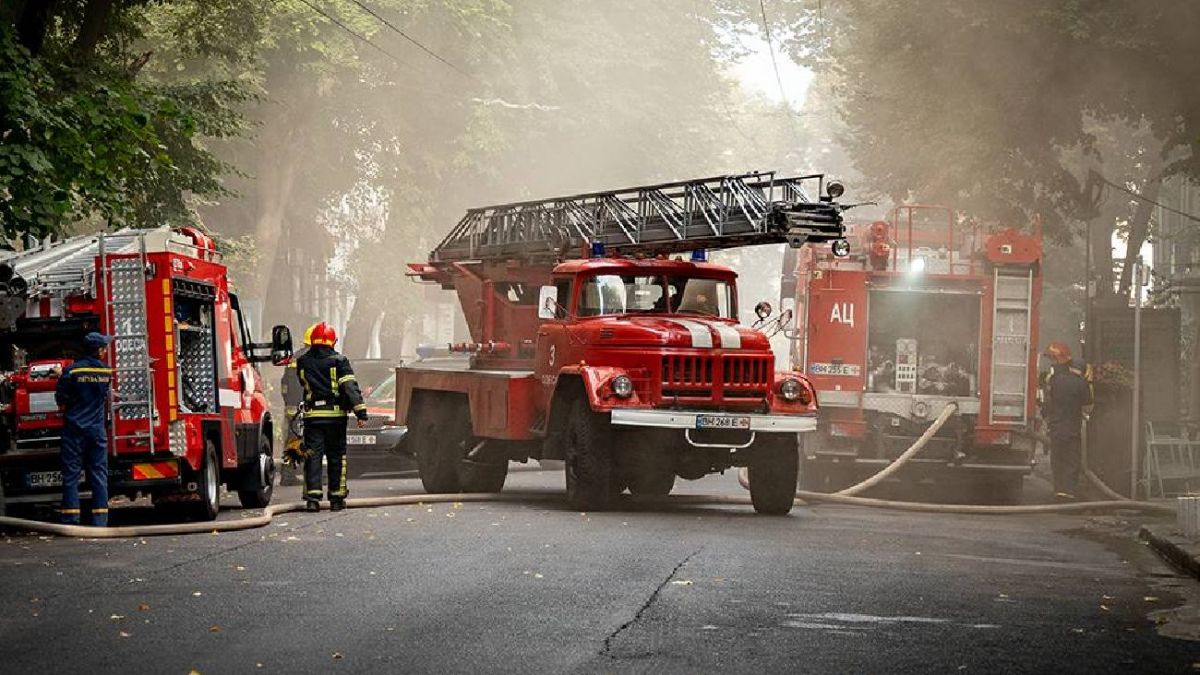 Fire engulfs restaurant in Odesa's city center