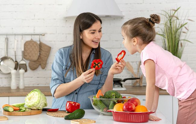 Fitness coach shares 4 steps to make your child's diet healthy