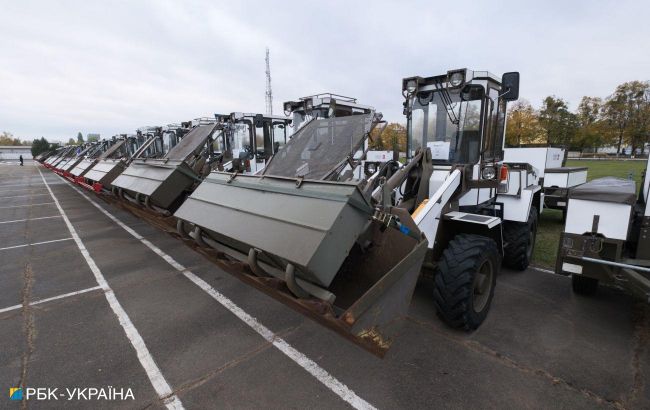 Switzerland delivers rescue equipment to Ukraine: 30 vehicles and fire pumps