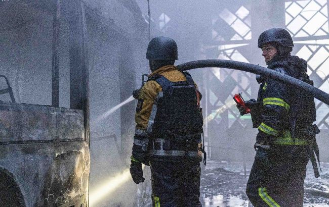 Zelenskyy reveals devastating consequences of Russian strike on Kharkiv transit depot