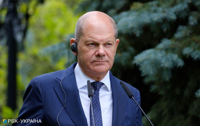 Howitzers, anti-aircraft guns, and missiles: Scholz announces new aid package for Ukraine