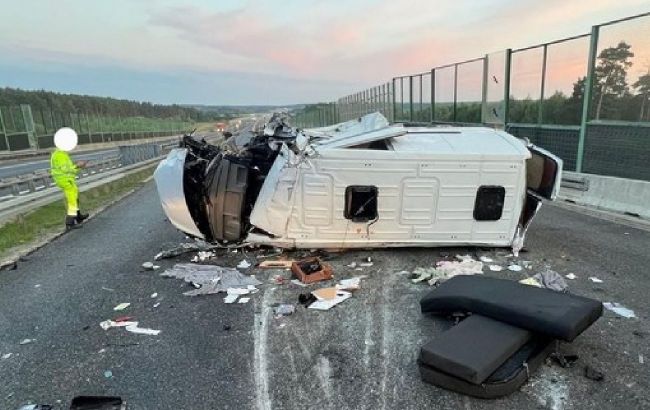 Minibus with Ukrainians crashes in Poland: Casualties include children