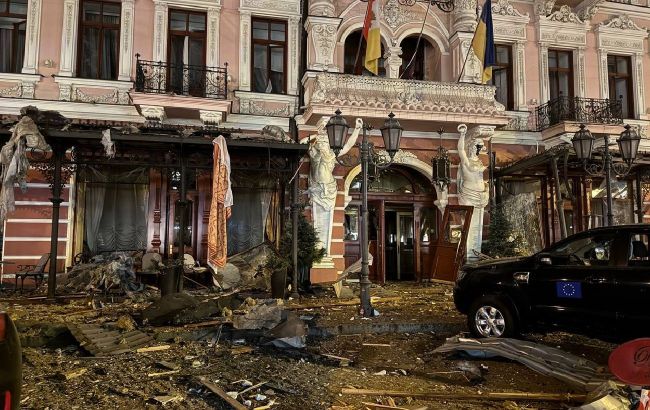 Russian strike hits Odesa’s historic center, damages 15 monuments