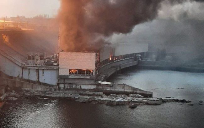 Russians strike Dnipro Hydroelectric Power Plant, fire erupts