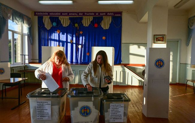 Moldova holds second round of presidential election