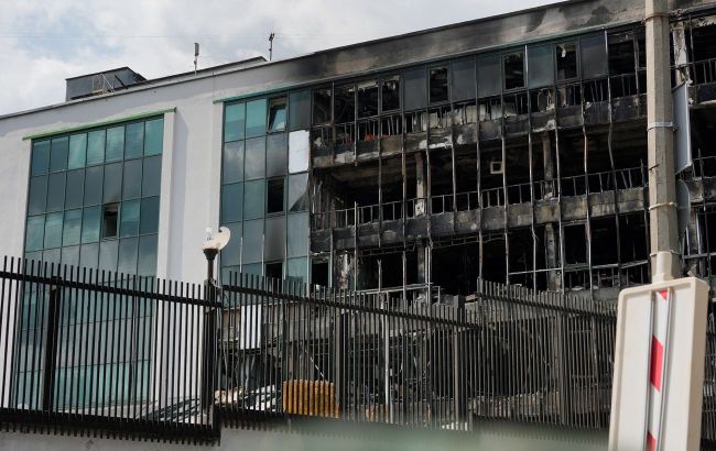 Russian strikes on Kyiv cause fire in former British visa center