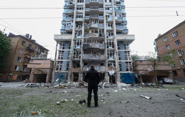 Kyiv high-rise on Lukianivka after the attack: Photo report