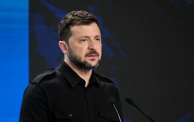 Zelenskyy warns of 695,000 Russian troops inside Ukraine