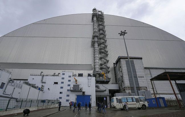 Russia attacks sarcophagus at Chornobyl NPP: Details about possible threat