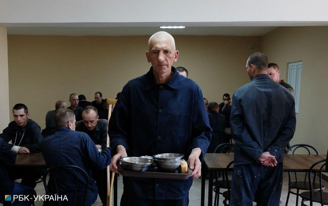 Barbershop, church, and store: How Ukraine treats Russian POWs and what they say about the war