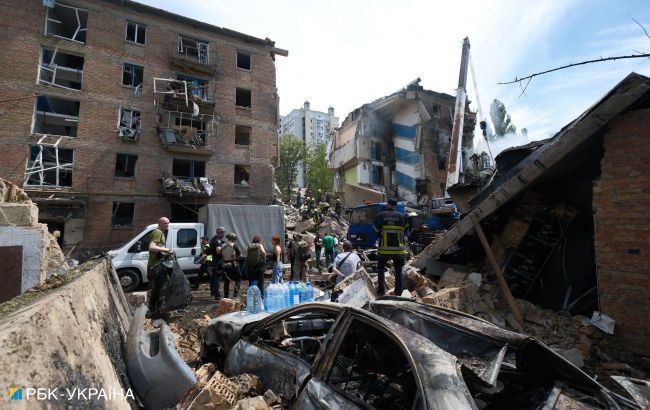 Destroyed entryway, voices under rubble: Report from ruined building in Kyiv