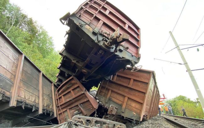 Train derails near Russia's Belgorod after Ukraine's special operation, sources say