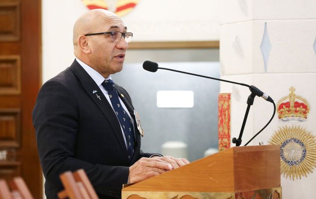 'I keep my word.' Ex-minister from New Zealand visits Ukraine despite travel ban