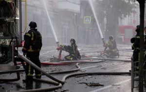 Exclusive: Burned apartments, smoke, and debris fill Kyiv after Russian overnight strike (photos, video)