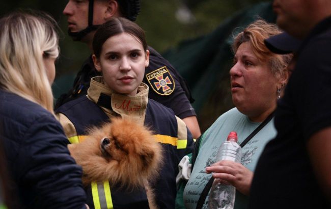 Saving pets after Kyiv missile strike: Cat in pillowcase, dog, and parrot