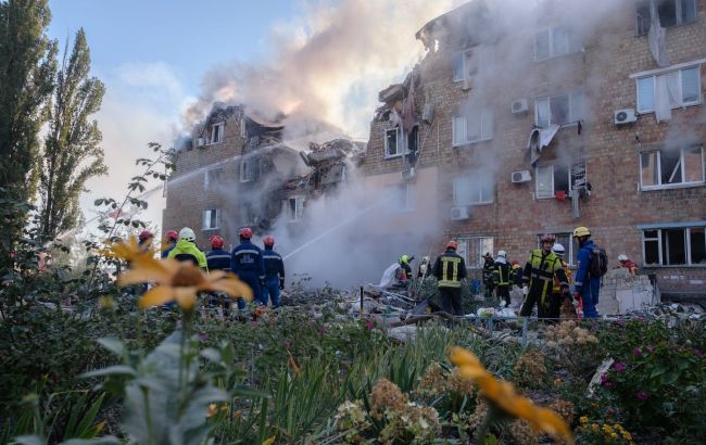 Russia destroys residential building in Kyiv to the ground: Aftermath revealed