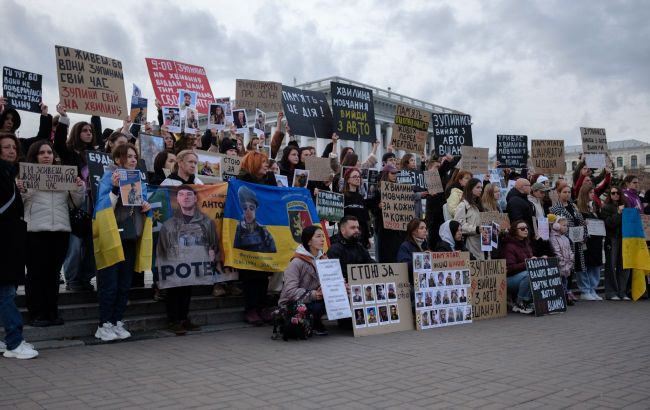 Defenders Day in Ukraine: 'Remember the cost' action takes over Kyiv city center
