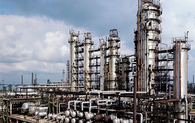 Ukrainian defense forces targets Ryazan oil refinery and Russian troop positions in Donetsk