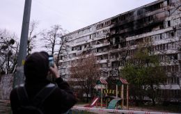 Russia massively strikes Kyiv: Apartments destroyed, heat disruptions, and casualties reported