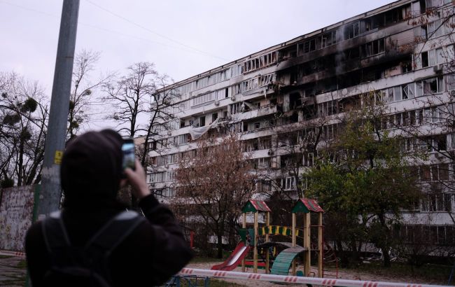 Russia massively strikes Kyiv: Apartments destroyed, heat disruptions, and casualties reported